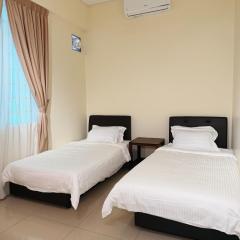 Cozy Suite with Twin Beds & Lounge