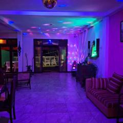 Villa Camellia Garland