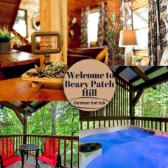Outstanding Cabin with Hot-tub and Great Forest Views in Sevierville, Tennessee