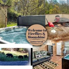 Cozy Wooden Cabin with Fireplace, Foosball and Hot-tub in Gatlinburg, Tennessee