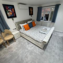 WBC 1 Modern Large Ensuite Room Wednesbury