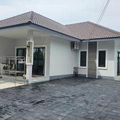 Peaceful retreat with pool in Pattaya