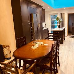 Stylish & Spacious Victorian Home near Severn Valley Railway & Safari Park