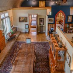 Dancing Moon Luxury Loft and Event Space - Sleeps 12