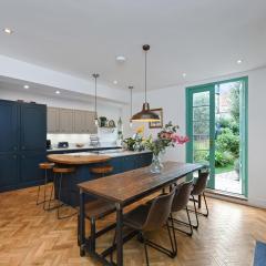 Convenient 3-Bed Near Bingham Station & Town Centre