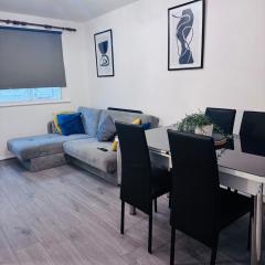 Stylish 1 Bed Flat Lakeside shopping mall