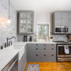 4 Bedroom Family Home - Downtown Lawrence University