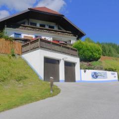 Wohl eingerichtete Wohnung mit eigenem Balkon
