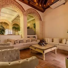 Casa de 5 Hab en la Ciudad Amurallada con Piscina