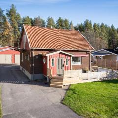 Guestly Homes - 3BR Homely Villa in Piteå
