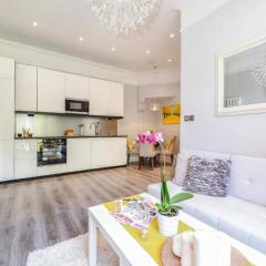 Elegant Ealing Apartment Retreat