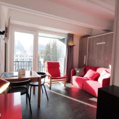 Studio rénové pour 4 pers, balcon, au pied des pistes et commerces - FR-1-687-111