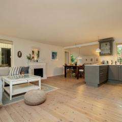 Sommerhus Omgivet Af Dyreliv Ved Marielyst Strand