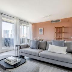 22@ 2br w balcony pool gym BCN-87