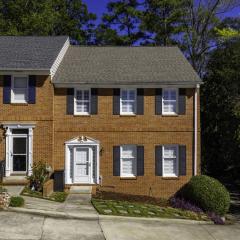3 BR Townhouse w 2 car garage