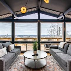 Luxurious Retreat with Stunning Views Sleeps 16)