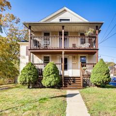 1 Mi to Main St Riverside Torrington Apt with Yard