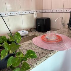 Otimo quarto com banheiro a 6 minutos do aeroporto