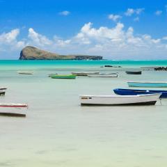 Spacious Seafront Villa with seaview terrace and beach access