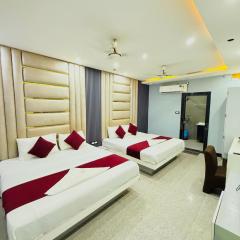 Hotel Manish International Near Kashi Vishwanath Temple