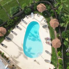 Cozy Family Retreat Steps to Beach Pool Hot apts