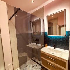 Miss Nareen's Central Apartment, free garage spot