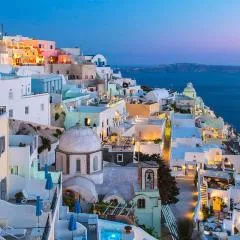 Central Fira Luxury Apartment