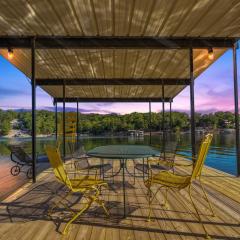 Firepit, Kayaks, Paddle Board, Lake Views, Great Location