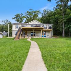 Gentle Sloped Lot, Private Dock, Boat Slip, Kayaks, Fire Table, Lakeview Deck, Family Friendly