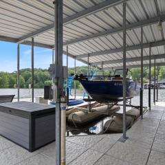 Gentle Sloped Lot, Private Dock, Boat Slip, Kayaks, Fire Table, Lakeview Deck, Family Friendly