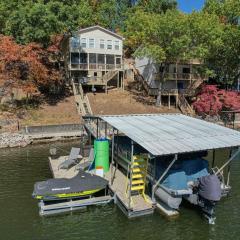 Close to The Strip, Private Dock & Screened Deck!