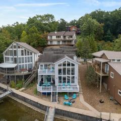 Amazing Wall of Windows, Swim Dock & Pet Friendly