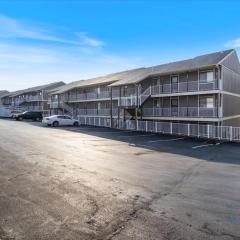 Family Fun at Lake Vibin' Lazy Days Osage Beach w/ 2 Pools, Playground, Games & Calm Water