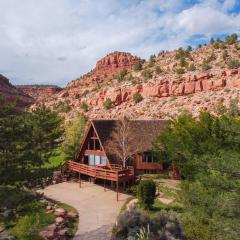 Secluded Kanab Family Cabin w Hot Tub and Red Rock Views