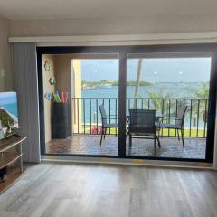 El Galeon – Bay Views, Beach Access & Pool