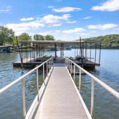 Huge Lakefront Yard, Private Dock - Amazing Views!