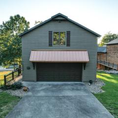 Hot Tub, Fire Pit, Awesome Loft & Amazing Views!