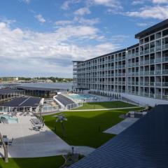 Lakefront Topsider Condo w/ Boat Slip, 2 Pools & Large Deck