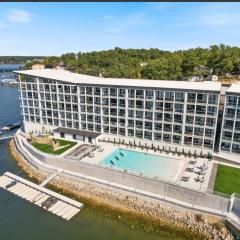 Topsider Condo w/ Stunning Lake Views, Shuffleboard & King Beds