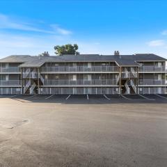 LazyDays Pet-Friendly Condo w/ Pool & Slip at 3M