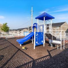 LazyDays Pet-Friendly Condo w/ Pool & Slip at 3M