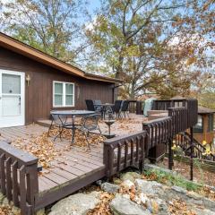 Stunning Lake View On A Nice & Quiet Relaxing Home
