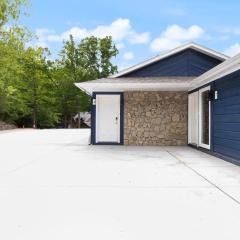 Our Cove Retreat - Perfect for Wave-Free Swimming, Tanning & Prime Location Fun!