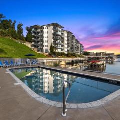 Serene Lake View and Easy Access to Local Delights