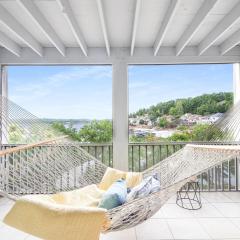 Ten Minutes to "The Strip" - Amazing Lake Views