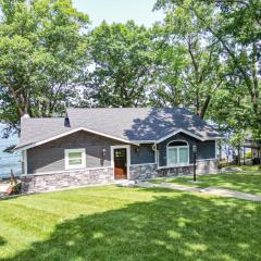 Unforgettable Views & Lakefront Firepit Nights