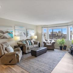 Lakefront Osage Beach Condo + Workspace w/ Pool Views