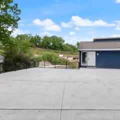 Our Cove Retreat - Perfect for Wave-Free Swimming, Tanning & Prime Location Fun!