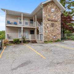 Great Views and Pool Next to Docknockers!