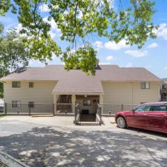 Lakefront Couple Retreat near Hot Spots and Dining